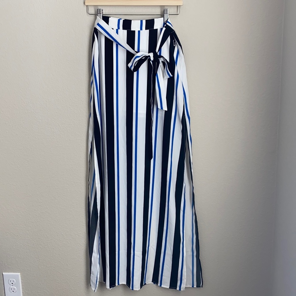 Forever 21 white and blue stripes tie bow NWOT